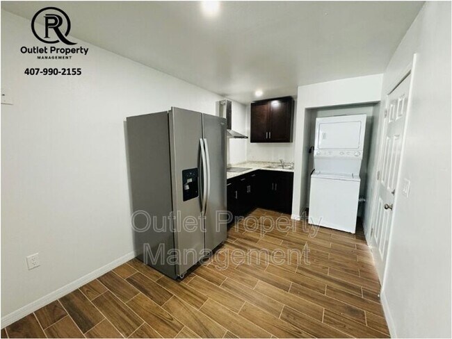 Foto del edificio - 1649 Lake Dr