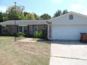 Building Photo - 125 Louise Dr