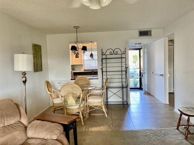 Building Photo - 304 47th Ave Dr W