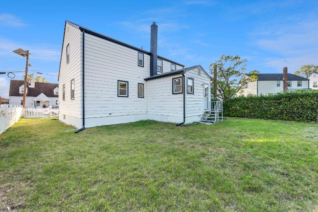 Building Photo - 1133 Howard Ave