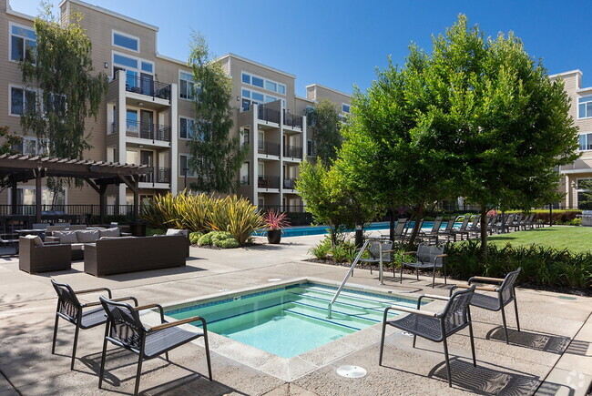 Building Photo - The Courtyards at 65th Street