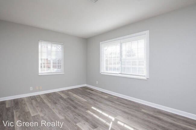 Building Photo - 523 Hadley Ave