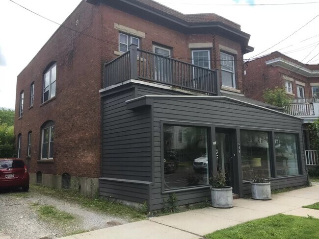 Building Photo - 446 Tyler St