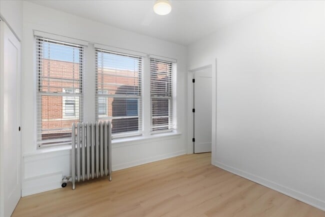 Foto del edificio - 6977 N Bell Ave