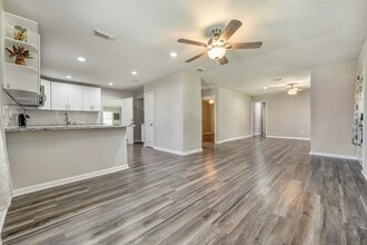 Building Photo - 7506 Bluebonnet St