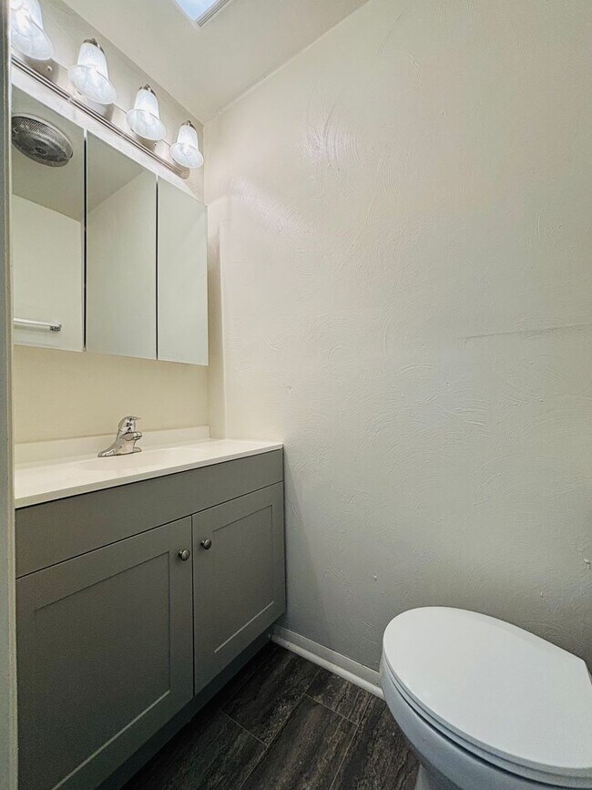 Foto del edificio - 2 Bedroom, 1.5 Bath Townhouse