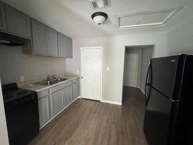 Foto del edificio - 1001 W 33rd St