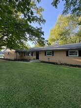 Building Photo - 2026 Bonniedale Dr