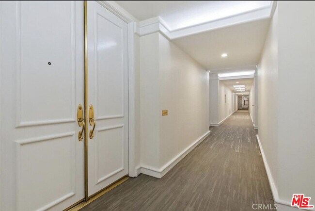 Foto del edificio - 1131 Alta Loma Rd