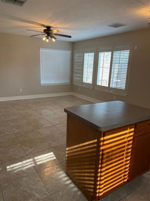 Foto del edificio - 6226 Kings Oaks Ln
