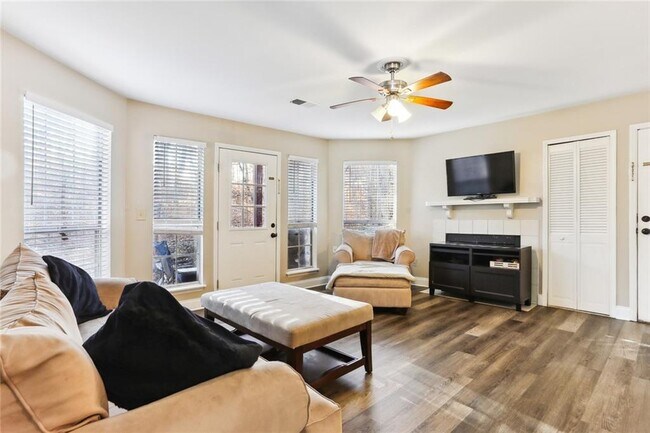 Building Photo - 914 Wentworth Ct