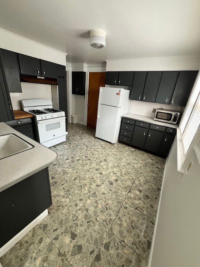 Foto del edificio - 1117-1119 Lancaster Ave
