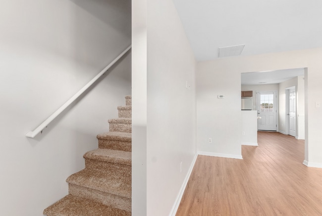 Building Photo - 131 Cherry Grove Dr