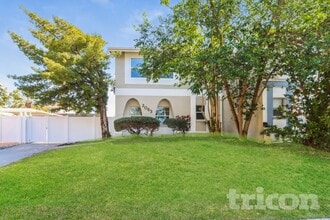 Building Photo - 2063 Los Lomas Dr
