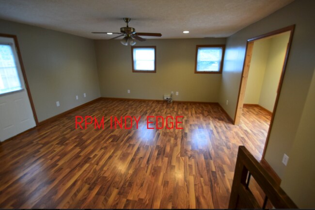 Building Photo - Spacious 3 Bed 1.5 Bath - Large Corner Lot...