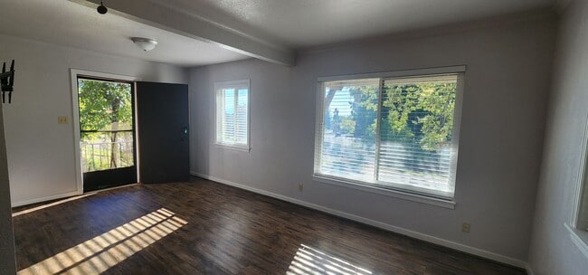 Building Photo - Updated Home with lots of Extras!