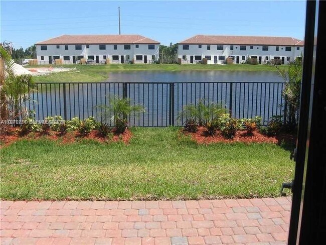 Foto del edificio - 16585 SW 42nd Way