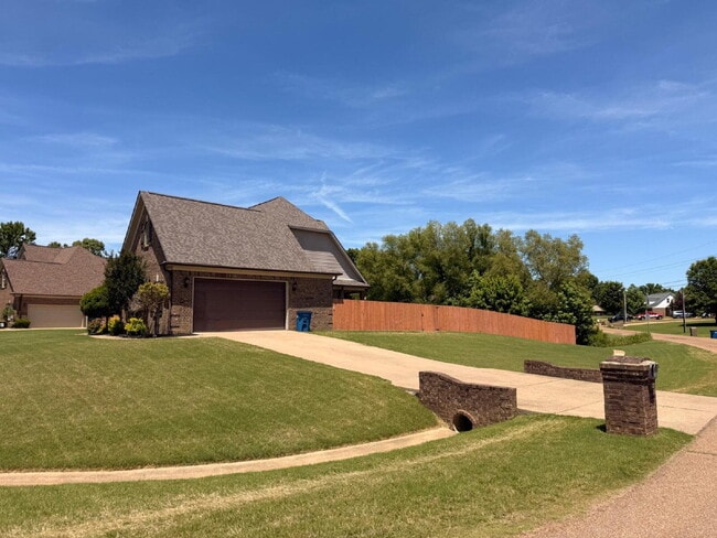 Foto del edificio - Stunning Atoka Home Offering Space, Style, and Convenience!