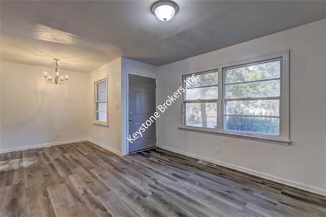 Foto del edificio - 3430 Charleston Cir