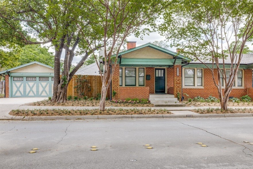 Primary Photo - 1011 W Allen Ave