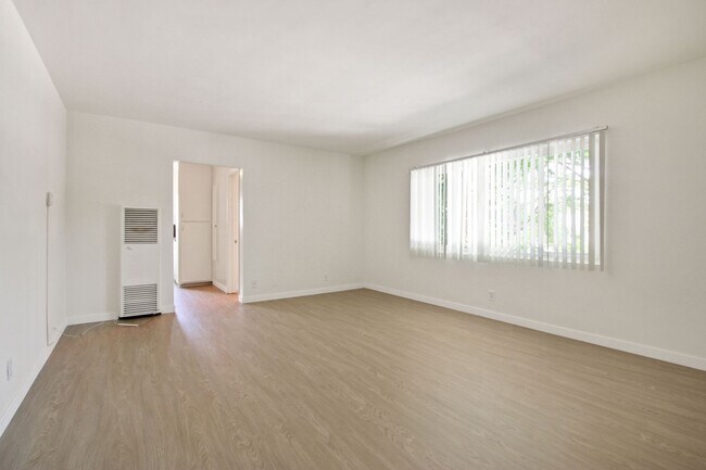Foto del edificio - 10908 SM Blvd, prime Westwood, near transit