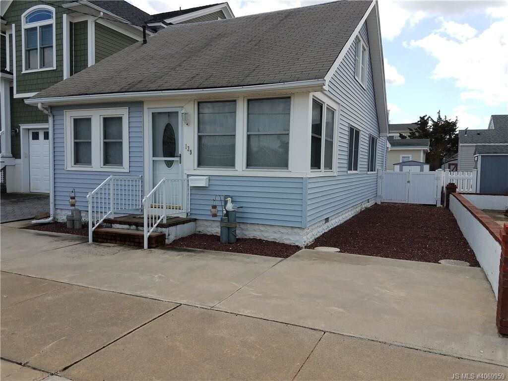 Foto principal - 139 N St