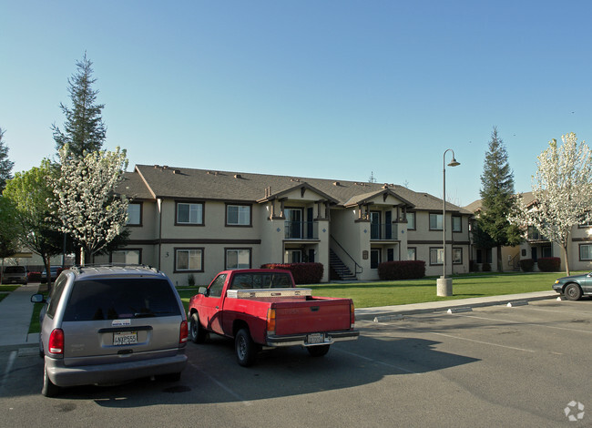 Building Photo - Village at Madera