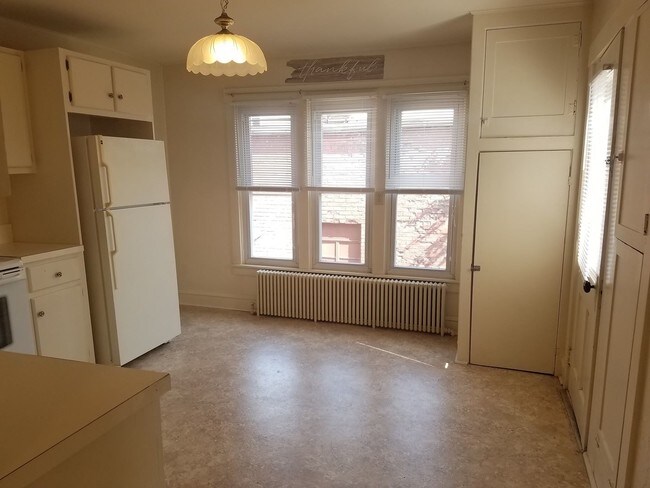 Foto del edificio - 2 br, 1 bath Apartment - 409 Main St.