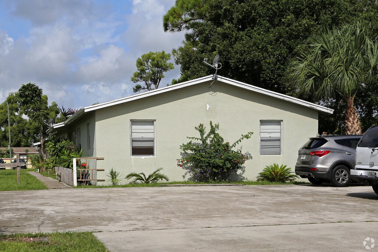 Building Photo - 3767 Melaleuca Ln