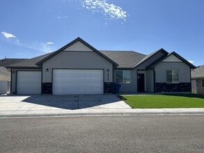 Building Photo - 1922 Pheasant Dr