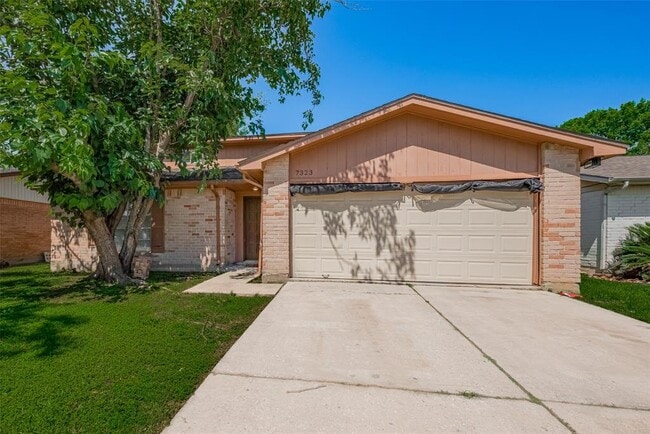Building Photo - 7323 Log Cradle Dr