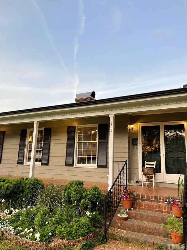 608 Delany Dr photo'