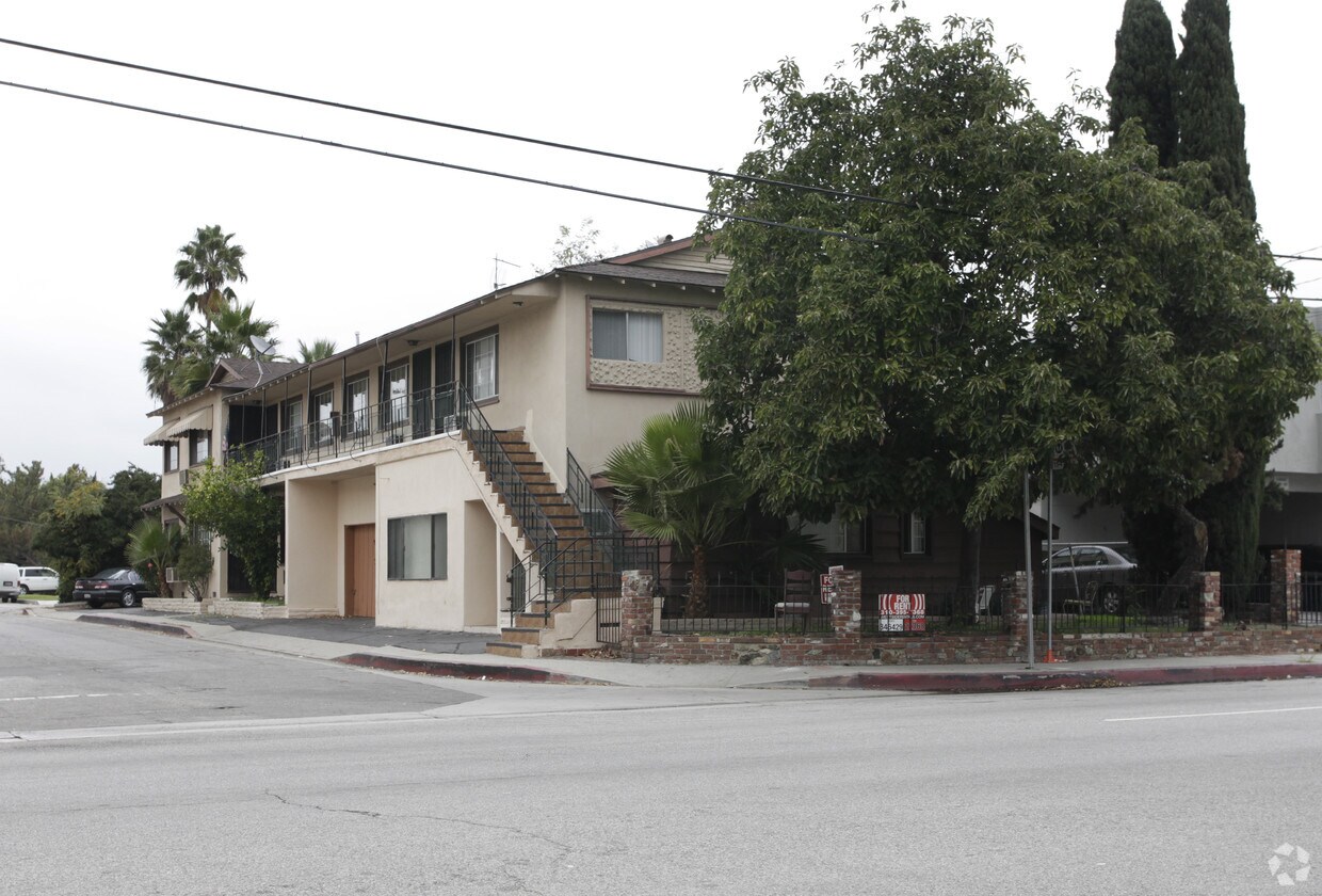 Primary Photo - 12329 Oxnard St