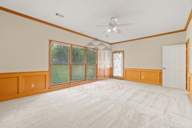 Foto del edificio - 6157 Bristol Blvd