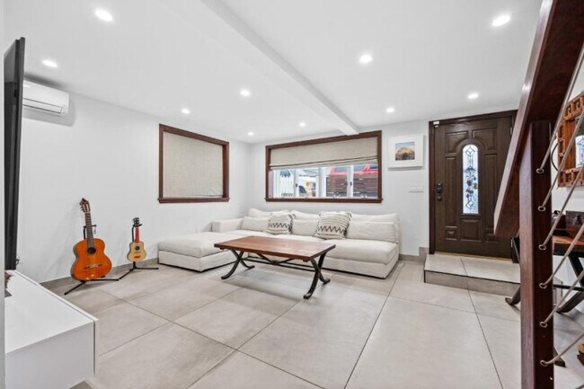 Foto del edificio - 3 bedroom in BROOKLYN NY 11229