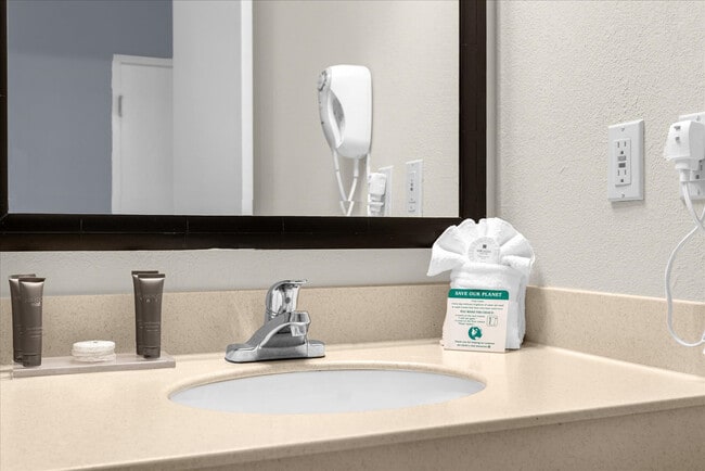 Foto del edificio - 7601-7601 Canada Ave