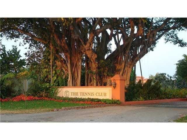 Foto del edificio - 660 Tennis Club Dr