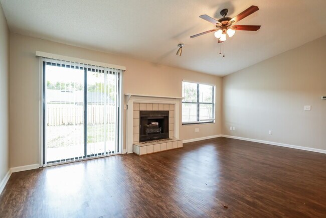 Foto del edificio - 1545 Kingfisher Blvd