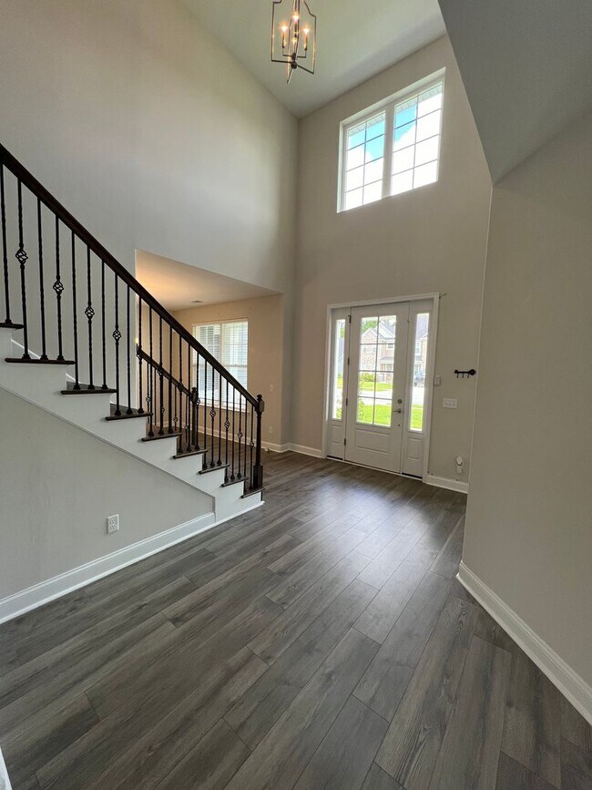 Building Photo - Luxurious 4 bed/4 bath home in central Ric...