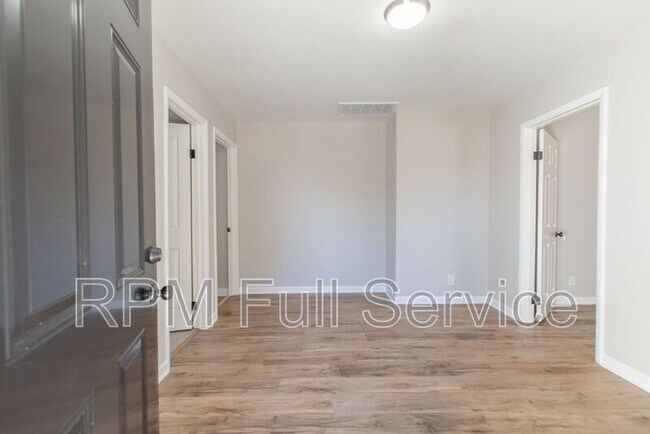 Foto del edificio - 1002 N Maple St