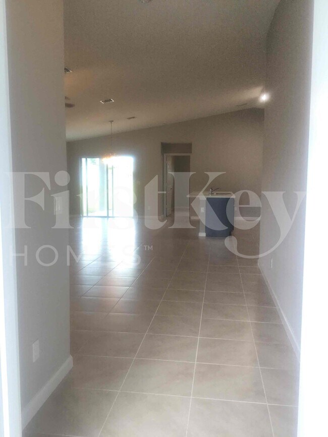 Foto del edificio - 3549 SW Rosardo St