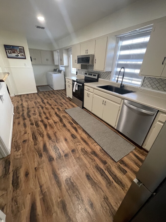 Building Photo - 4609 Elgin Ave