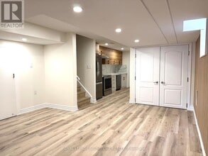 Building Photo - 362 Landsborough Ave