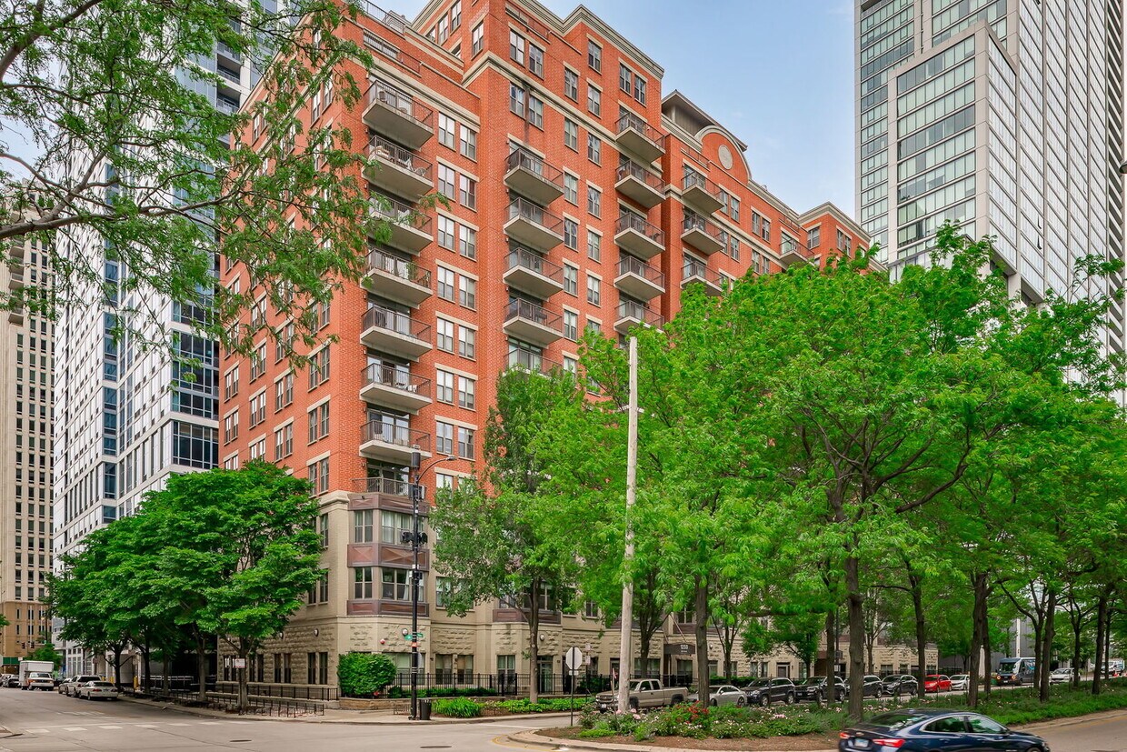 Foto principal - 1250 S Indiana Ave