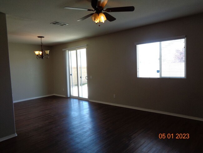 Foto del edificio - 2739 Garnet Ln