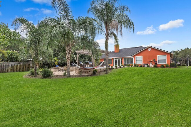 Back. Photographer enhanced grass. - 4480 Majestic Bluff Dr N