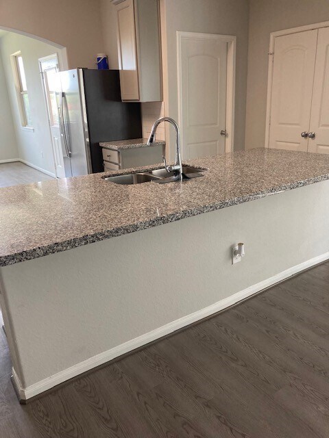 Foto del edificio - 2643 Dry Creek Dr
