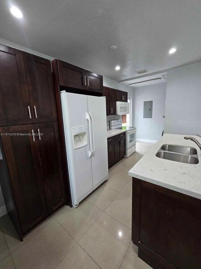 Foto del edificio - 1271 NE 211th Terrace