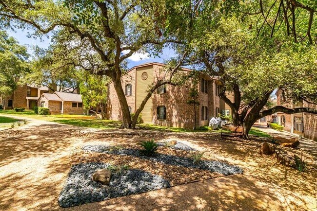 Foto del edificio - 2650 Thousand Oaks Dr