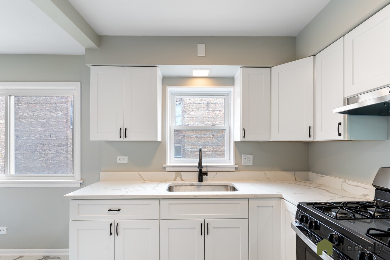 Primary Photo - 2457 W 69th St